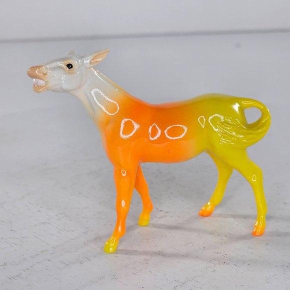 Breyer Stablemate Cornelius Spooky Surprise Candy Corn Mule #712514 - Picture 12 of 12